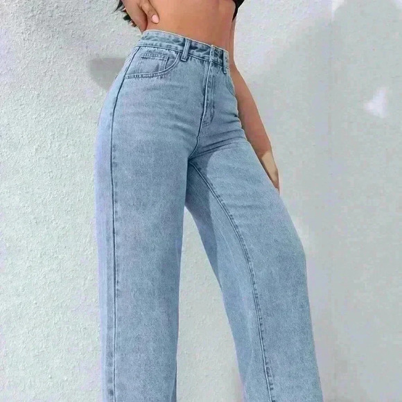 Light Wash Casual Women's Loose Fit Straight-Leg Jeans With Pockets - Picture 5 of 6